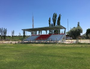 8 SIRALI YÜKSELTİLMİŞ PORTATİF TRİBÜN