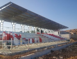 8 SIRALI YÜKSELTİLMİŞ PORTATİF TRİBÜN