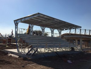 6 SIRALI YÜKSELTİLMİŞ PORTATİF TRİBÜN
