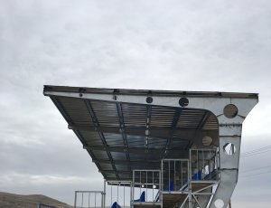 6 SIRALI YÜKSELTİLMİŞ PORTATİF TRİBÜN
