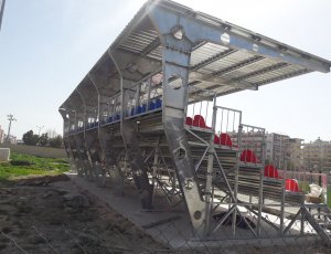 6 SIRALI YÜKSELTİLMİŞ PORTATİF TRİBÜN